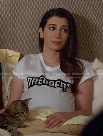 Aly's PREGGERS t-shirt on New Girl