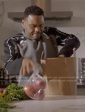 Andre's grey panther sweater on Black-ish