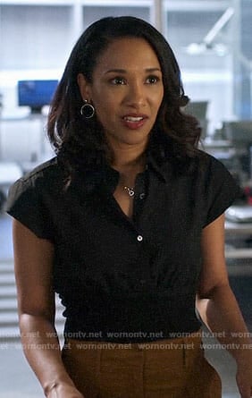 Iris's black cropped shirt on The Flash