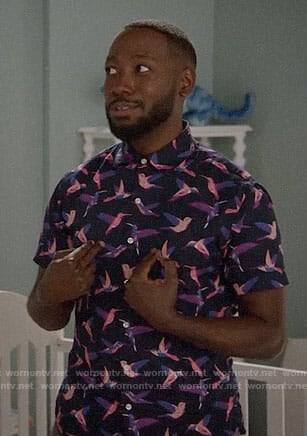 Winston's pink bird shirt on New Girl