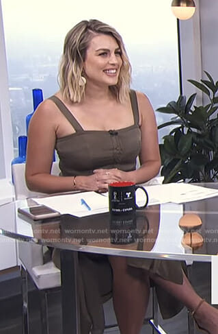 Carissa's khaki button front dress on E! News Daily Pop