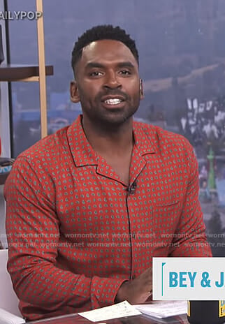 Justin's orange paisley print shirt on E! News Daily Pop