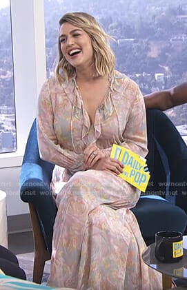 Carissa's floral ruffle blouse and wide-leg pants on E! News Daily Pop
