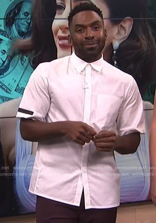 Justin's white short sleeve shirt on E! News