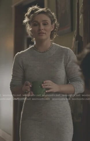 Scarlett's grey sweater dress with side slit on Nashville