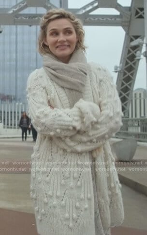 Scarlett's white bobble cardigan on Nashville