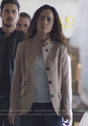 Teresa's beige wool blazer on Queen of the South