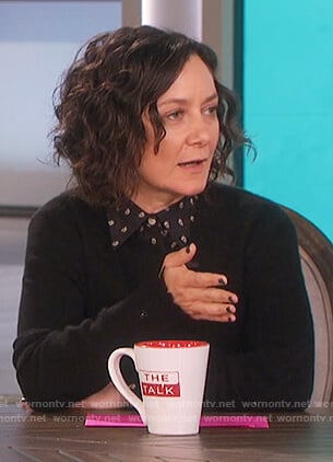 Sara's black skull print blouse on The Talk