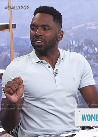 Justin's light blue polo shirt on E! News Daily Pop