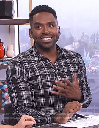 Justin's black check shirt on E! News Daily Pop