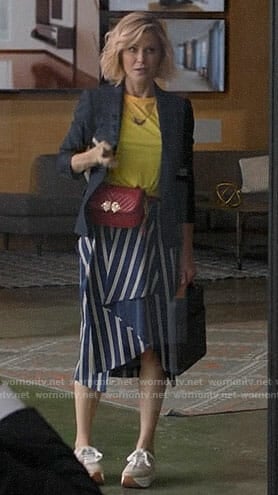 Claire's yellow tee and striped asymmetric ruffle skirt on Modern Family