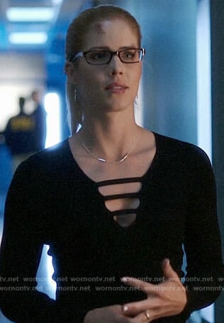 Felicity's black laddered front sweater on Arrow