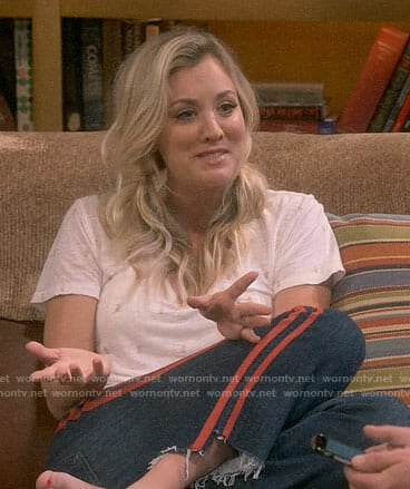 Penny's pineapple tee and red striped jeans on The Big Bang Theory