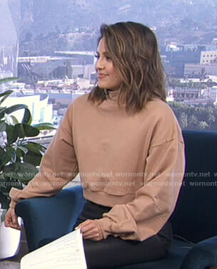 Erin's beige cropped mock neck sweatshirt on Live from E!