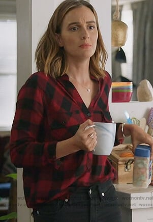 Angie's red plaid shirt on Single Parents