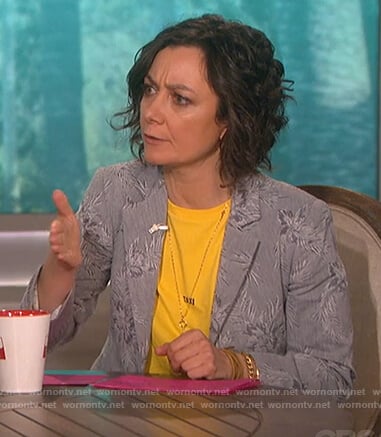 Sara's yellow taxi print tee on The Talk