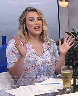 Carissa's purple floral short sleeve shirt on E! News Daily Pop