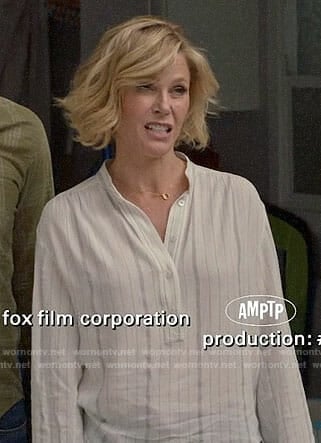 Claire's striped top on Modern Family