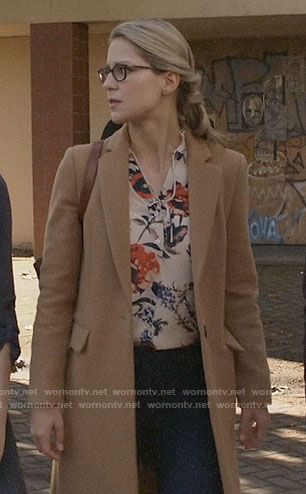 Kara's floral tie-neck blouse on Supergirl