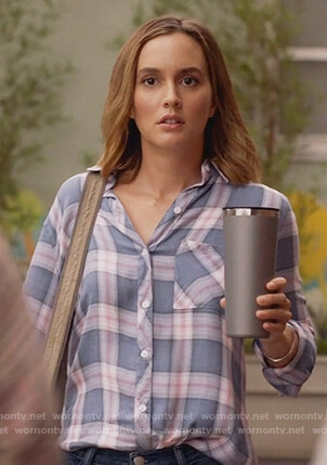 Angie's blue plaid shirt on Single Parents