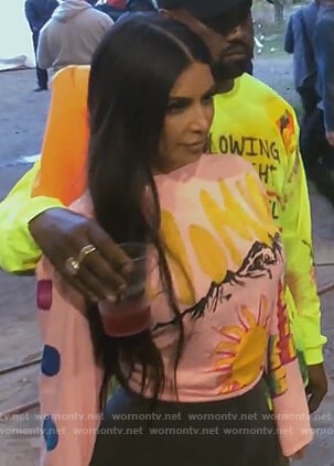 Kim's pink Wyoming print tee on Keeping Up with the Kardashians