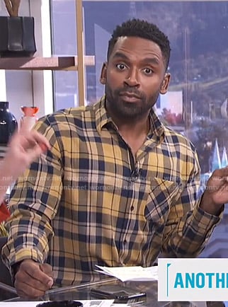 Justin's yellow plaid shirt on E! News Daily Pop