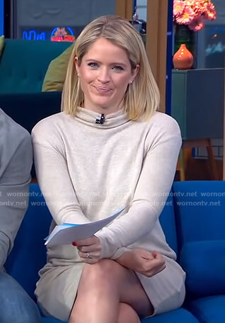 Sara's beige maternity knit dress on GMA Day