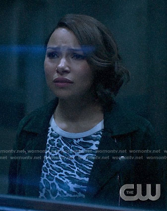 Nora's leopard print tee on The Flash