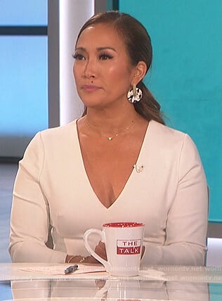 Carrie's white v-neck sheath dress on The Talk
