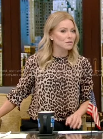 Kelly's leopard print top on Live with Kelly and Ryan