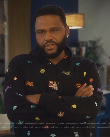 Andre's black printed hoodie on Grown-ish