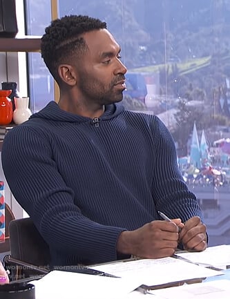 Justin's navy hooded sweater on E! News Daily Pop