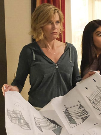 Claire's hoodie on Modern Family
