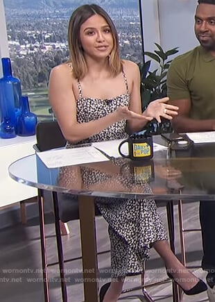 Erin's floral print sleeveless jumpsuit on E! News Daily Pop