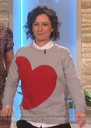Sara's gray heart sweatshirt on The Talk