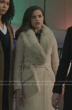 Maggie's beige fur collar coat on Charmed