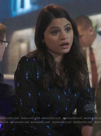 Mel's black and blue lightning bolt print shirt on Charmed