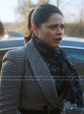 Mel's checked coat on Charmed