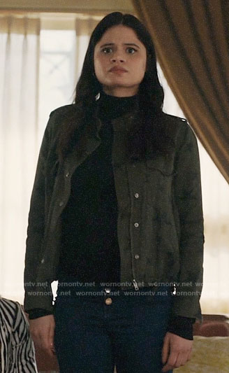 Mel's green star print jacket on Charmed