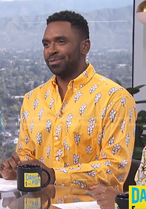 Justin's yellow printed shirt on E! News Daily Pop