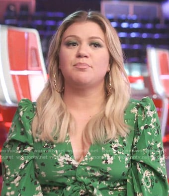Kelly Clarkson's green floral v-neck dress on The Voice