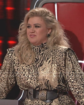 Kelly Clarkson's beige animal print dress on The Voice