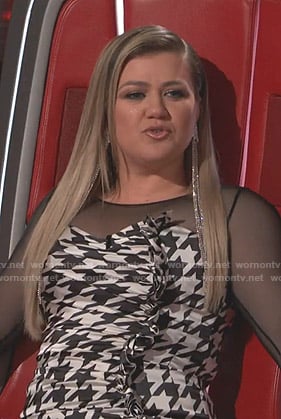 Kelly Clarkson's houndstooth ruched dress on The Voice