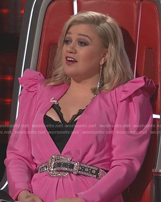 Kelly Clarkson's pink plunge neck dress on The Voice