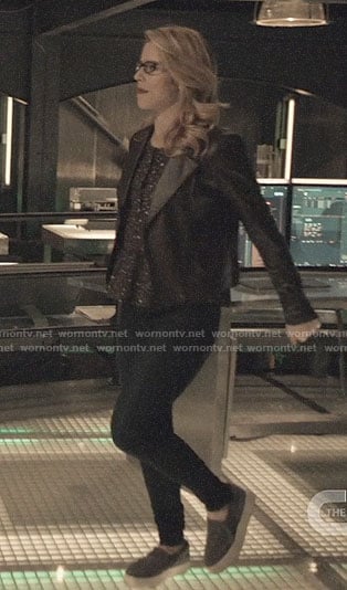 Felicity's grey slip-on sneakers on Arrow