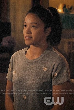 Jane's grey embroidered daisy tee on Jane the Virgin