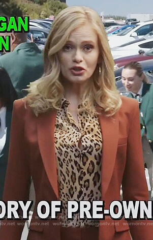 Amber's leopard print blouse on The Good Girls