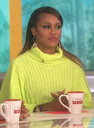 Eve's green cropped turtleneck sweater on The Talk