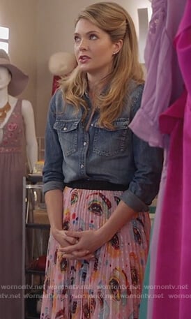 Sutton's pink pleated skirt on The Bold Type