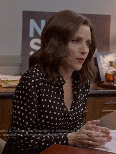 Selina's polka dot shirt and heels on Veep